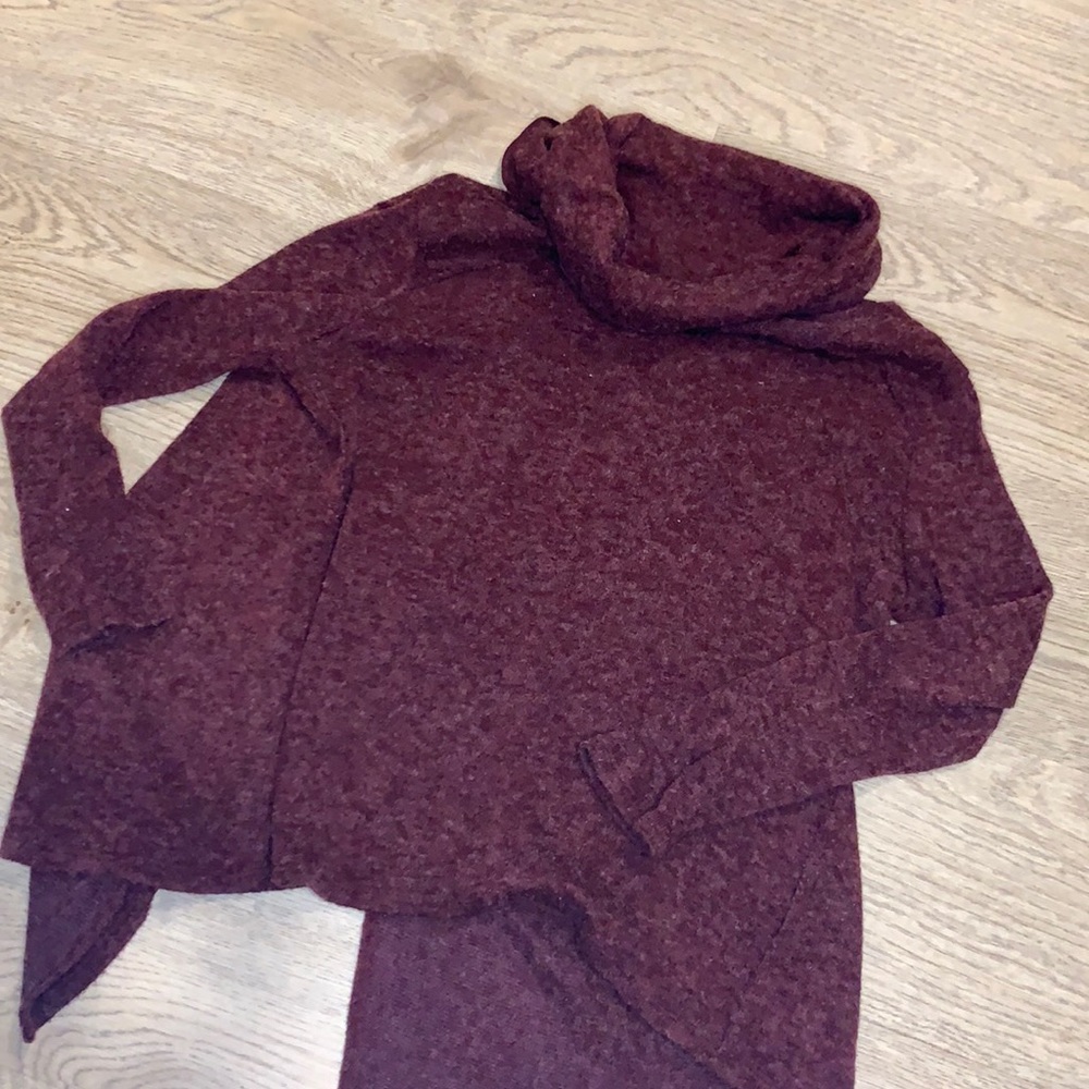Maroon Cowlneck